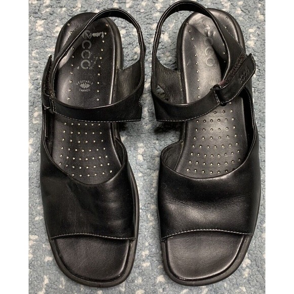 Ecco Light Womens Size 40 US 6 Black Strappy Sandals - Picture 1 of 4